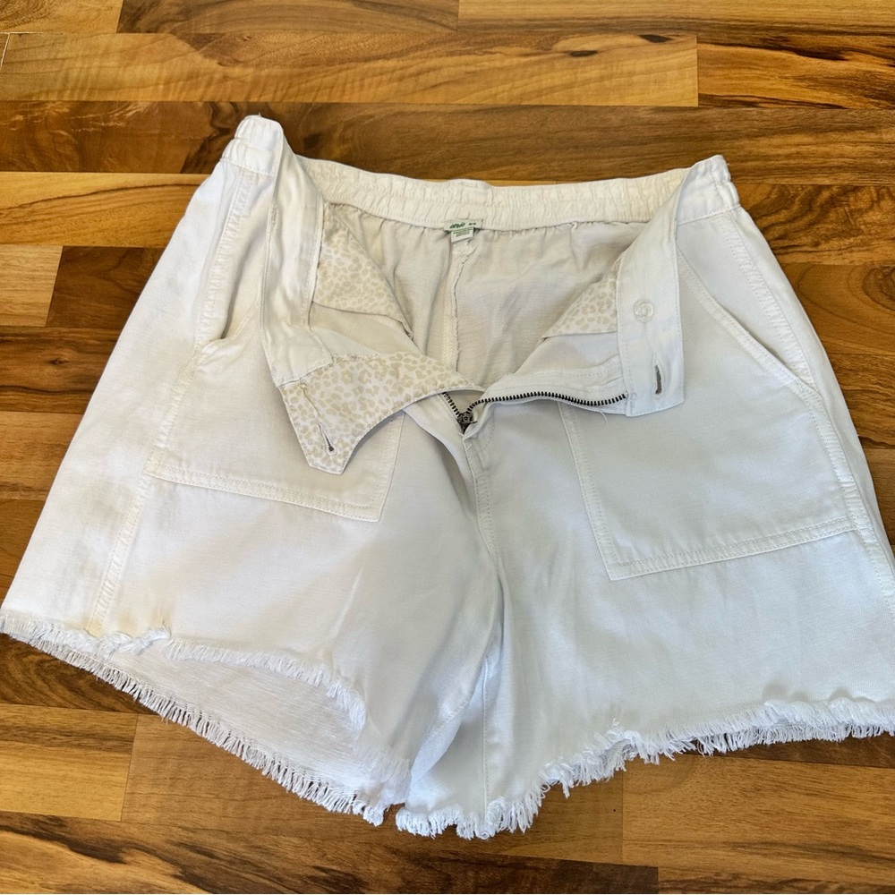 aerie White Cotton Blend Utility Shorts Frayed Hem Patch Pockets Women’s Size M - Picture 3 of 9
